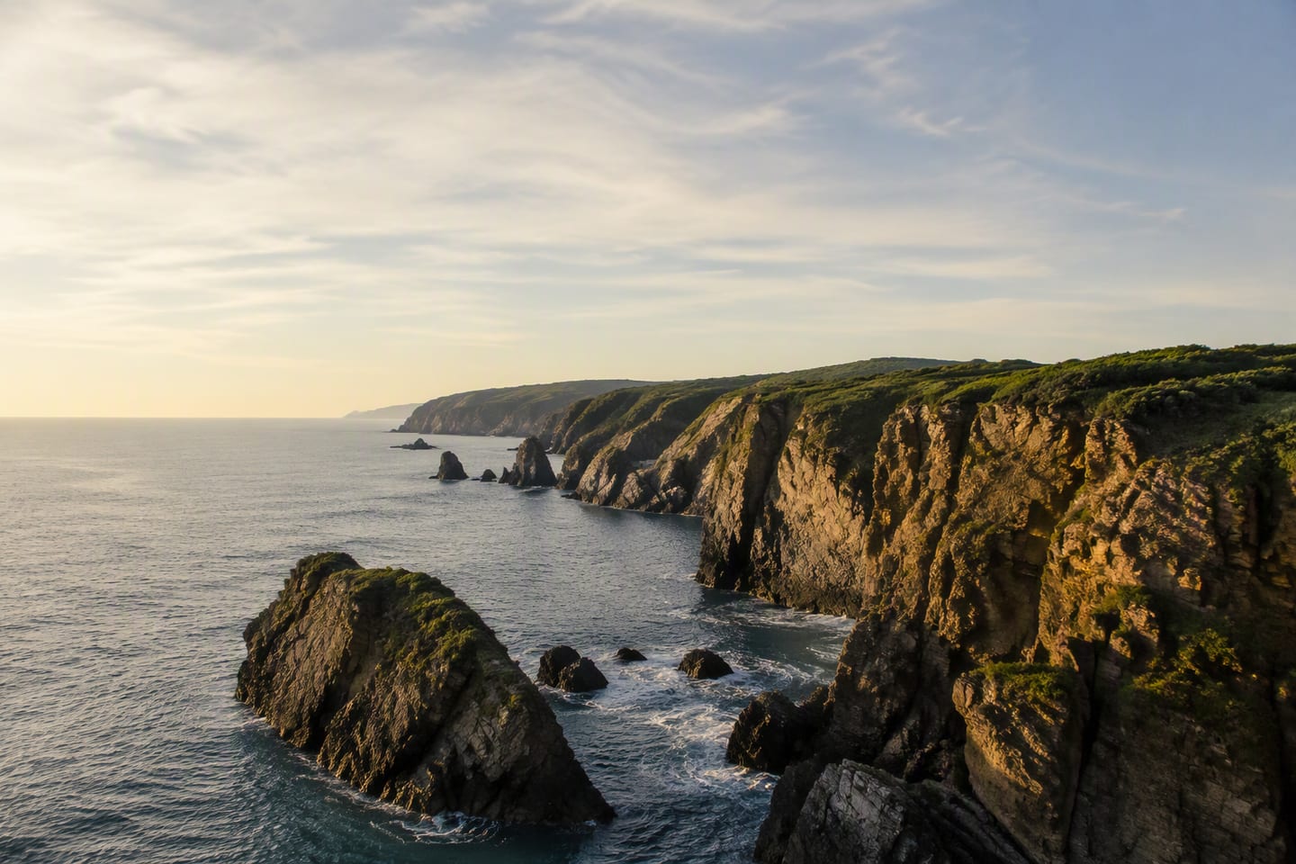 Illustration for the guide: Emirates vs. Etihad vs. Qatar: Business Class Award Costs to the Middle East